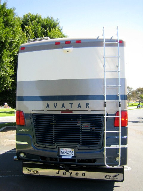 2002 AVATAR 330HP DSL Pusher Dual Slides Widebody 39'